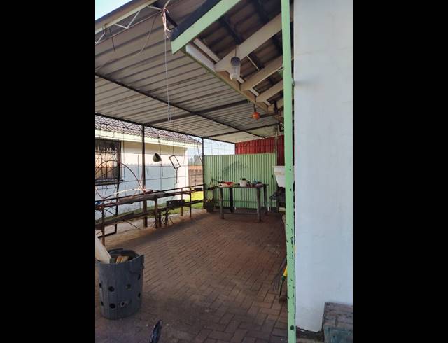 3 BEDROOM FREEHOLD FOR SALE IN BARRY HERTZOG PARK